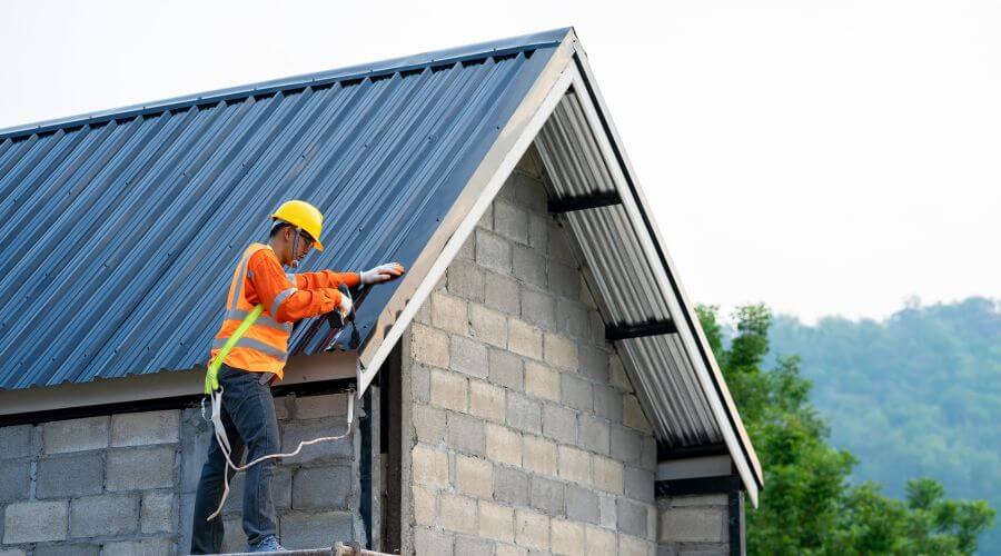 Professional gutter cleaning in Hudson, WI